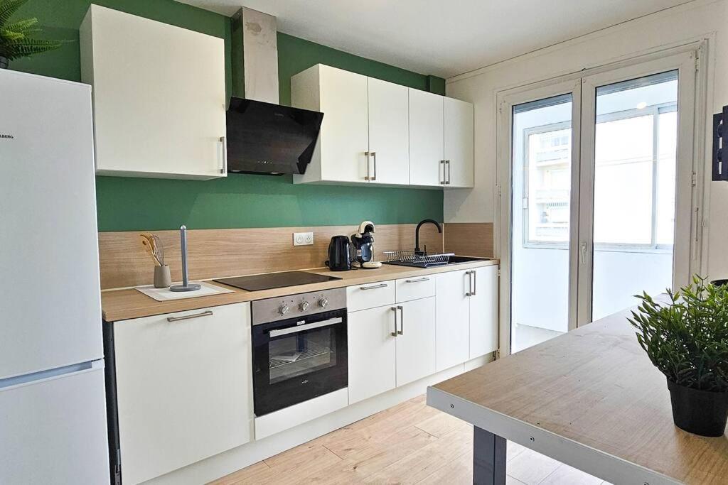 C'est Chez Maurice! 4 Ch Wifi Balcon Parking Free Apartment