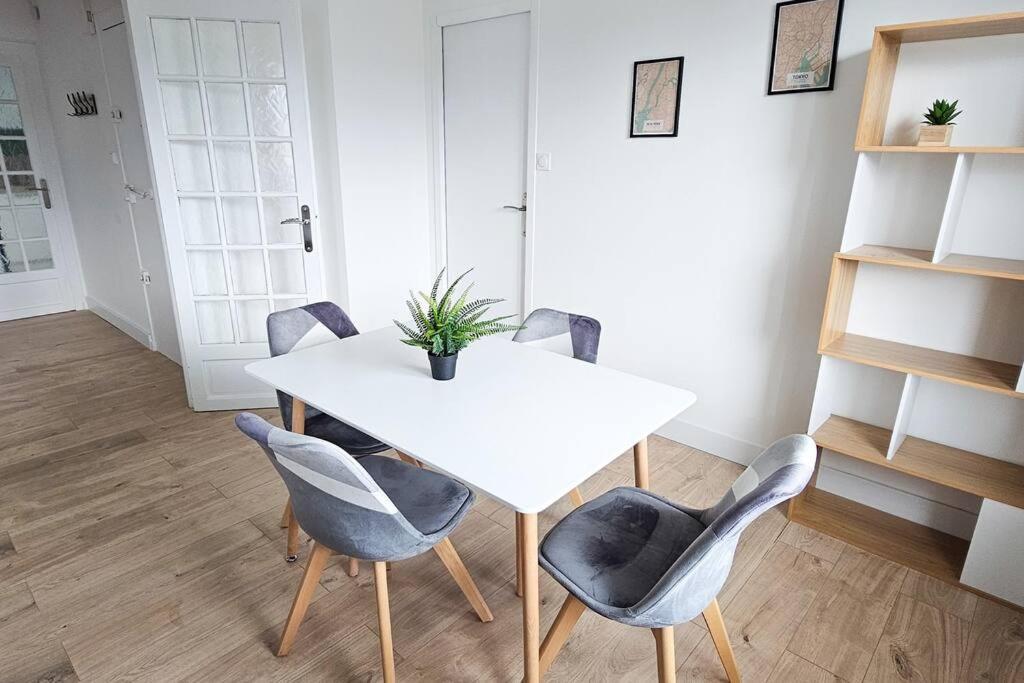 C'est Chez Maurice! 4 Ch Wifi Balcon Parking Free Apartment *